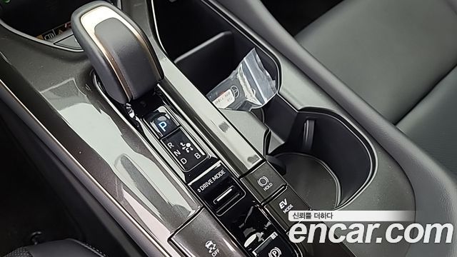 Toyota Crown Crossover 2.5 4WD Hybrid 2025 — фото 9