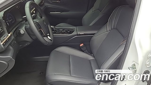 Toyota Crown Crossover 2.5 4WD Hybrid 2025 — фото 10