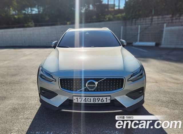 Volvo V60 Cross Country (II) T5 Pro AWD 2020 — фото 3