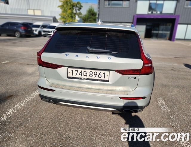 Volvo V60 Cross Country (II) T5 Pro AWD 2020 — фото 4