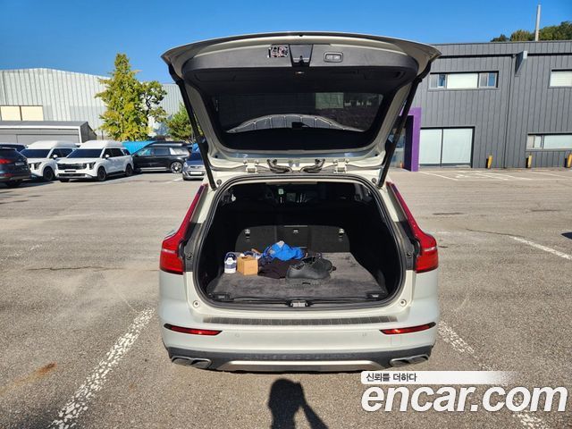Volvo V60 Cross Country (II) T5 Pro AWD 2020 — фото 22