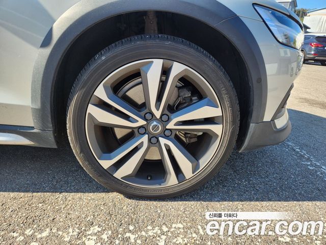 Volvo V60 Cross Country (II) T5 Pro AWD 2020 — фото 24