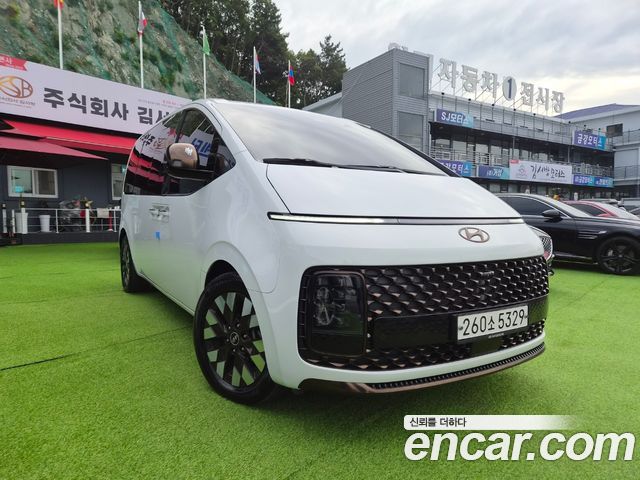 Hyundai Staria 4WD Lounge 9-Seater Prestige