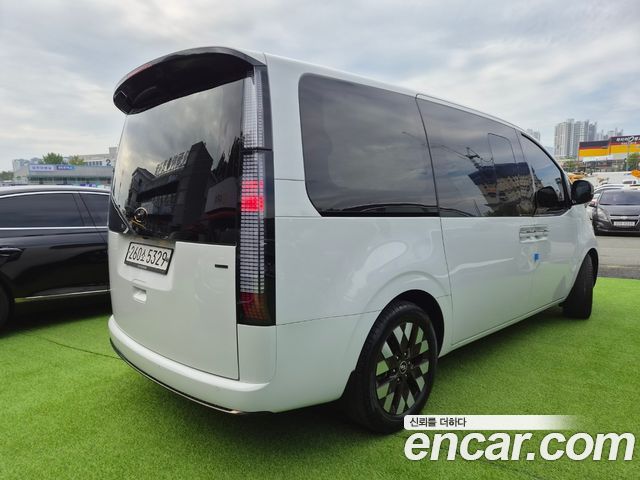 Hyundai Staria 4WD Lounge 9-Seater Prestige 2023 — фото 3
