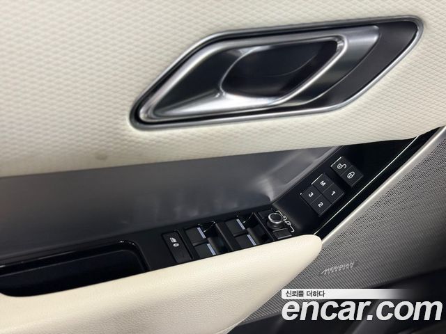 Land Rover Range Rover Velar 3.0 D300 R-Dynamic SE 2018 — фото 17
