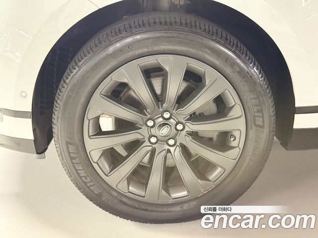Land Rover Range Rover Velar 3.0 D300 R-Dynamic SE 2018 — фото 21