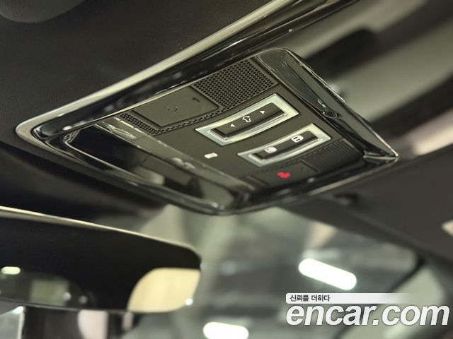 Land Rover Range Rover Velar 3.0 D300 R-Dynamic SE 2018 — фото 23