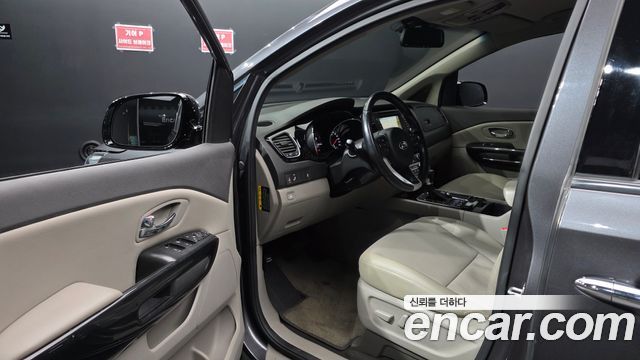 Kia Carnival 9-seater Prestige 2018 — фото 10