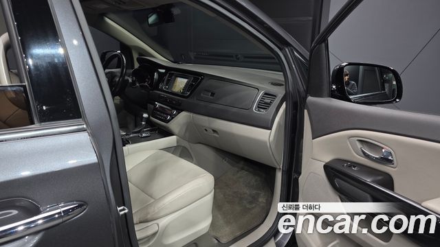 Kia Carnival 9-seater Prestige 2018 — фото 11