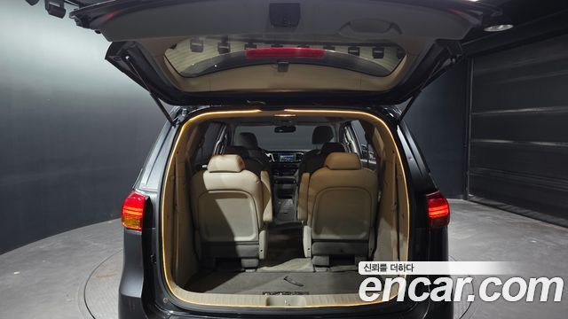 Kia Carnival 9-seater Prestige 2018 — фото 20