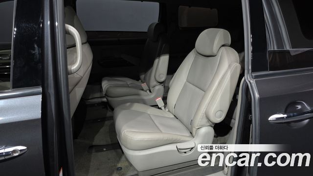 Kia Carnival 9-seater Prestige 2018 — фото 26