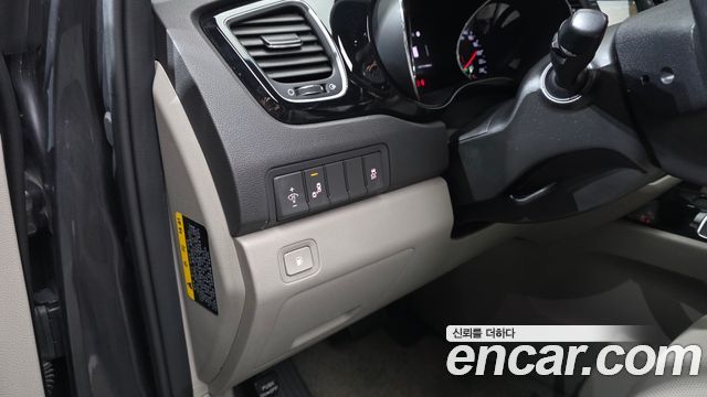 Kia Carnival 9-seater Prestige 2018 — фото 28