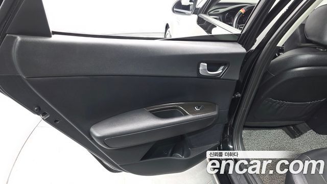 Kia K5 (II) 2.0 Prestige 2019 — фото 25