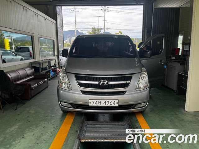 Hyundai Grand Starex 11-Seater Wagon CVX Luxury