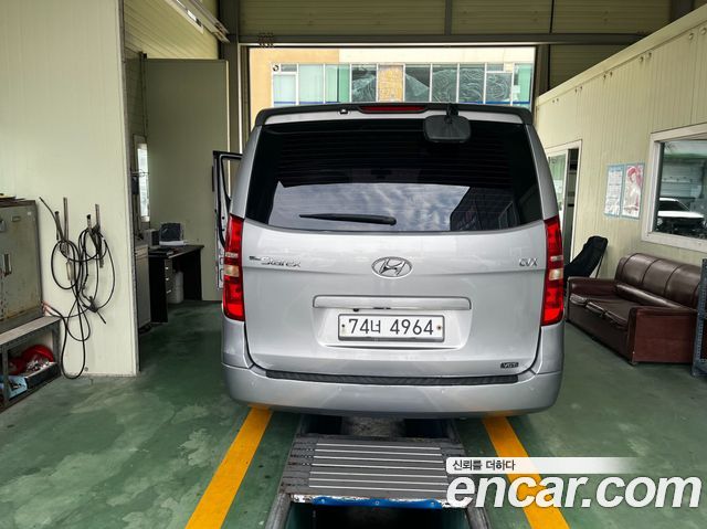 Hyundai Grand Starex 11-Seater Wagon CVX Luxury 2012 — фото 2