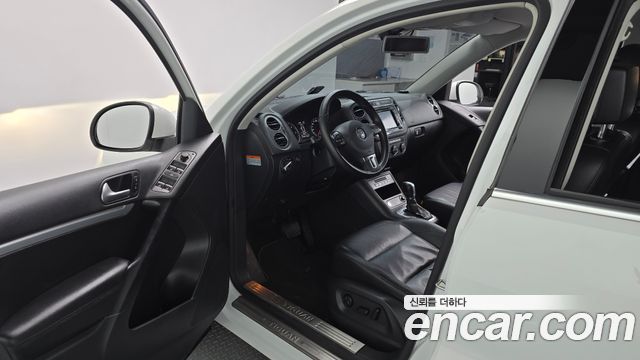 Volkswagen Tiguan 2.0 TDI Comfort 5N 2016 — фото 10
