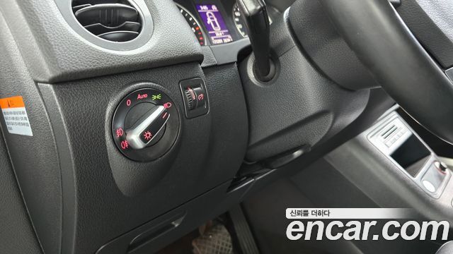 Volkswagen Tiguan 2.0 TDI Comfort 5N 2016 — фото 18