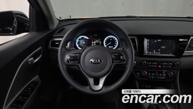 Kia Niro Luxury 2018 — фото 13