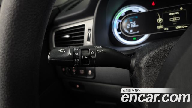 Kia Niro Luxury 2018 — фото 16