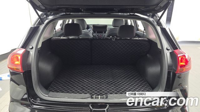 Kia Niro Luxury 2018 — фото 20
