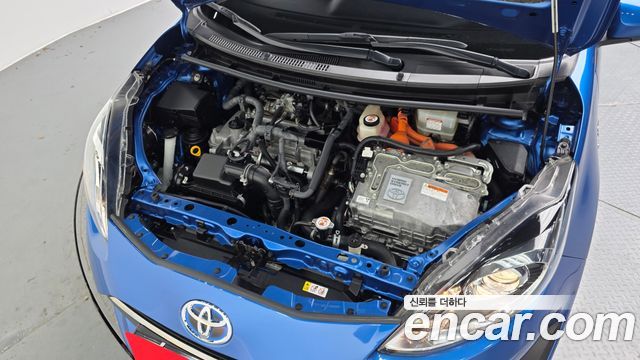 Toyota Prius C 1.5 2019 — фото 6