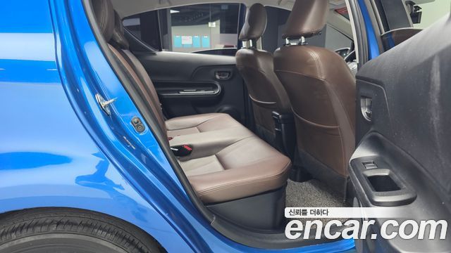 Toyota Prius C 1.5 2019 — фото 12