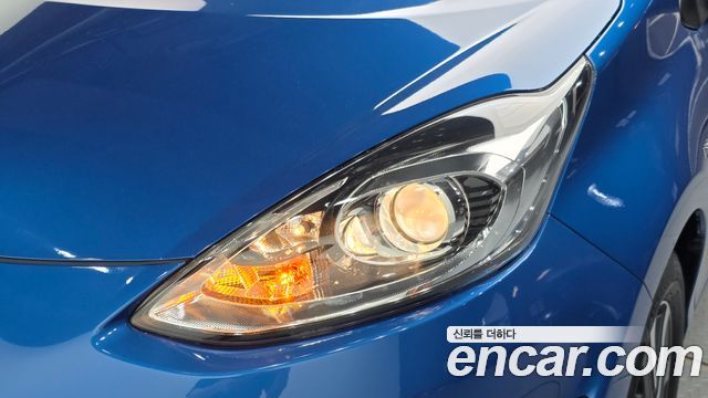Toyota Prius C 1.5 2019 — фото 22