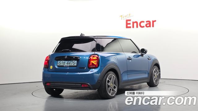 MINI Cooper Electric SE Electric 3rd 2022 — фото 2