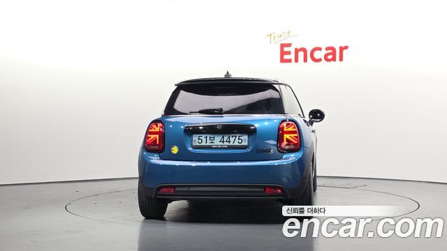 MINI Cooper Electric SE Electric 3rd 2022 — фото 4