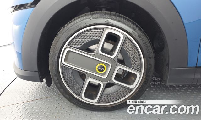 MINI Cooper Electric SE Electric 3rd 2022 — фото 5