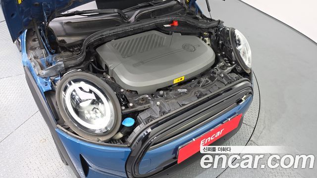 MINI Cooper Electric SE Electric 3rd 2022 — фото 6