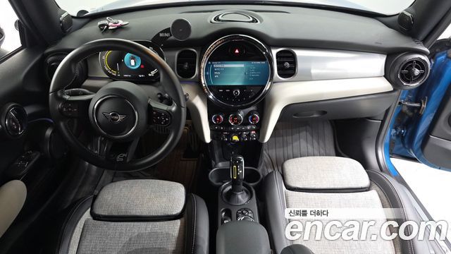 MINI Cooper Electric SE Electric 3rd 2022 — фото 7