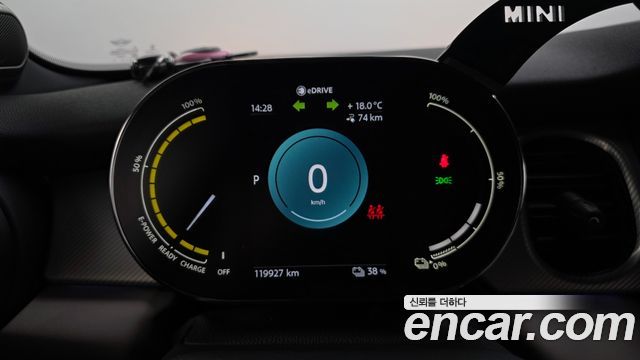 MINI Cooper Electric SE Electric 3rd 2022 — фото 8