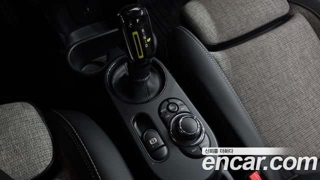 MINI Cooper Electric SE Electric 3rd 2022 — фото 9