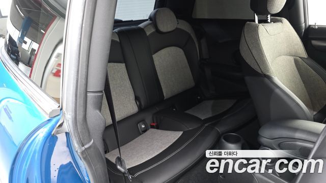MINI Cooper Electric SE Electric 3rd 2022 — фото 16