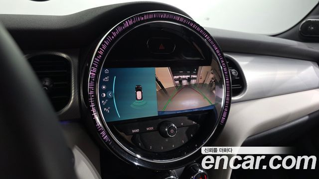 MINI Cooper Electric SE Electric 3rd 2022 — фото 19