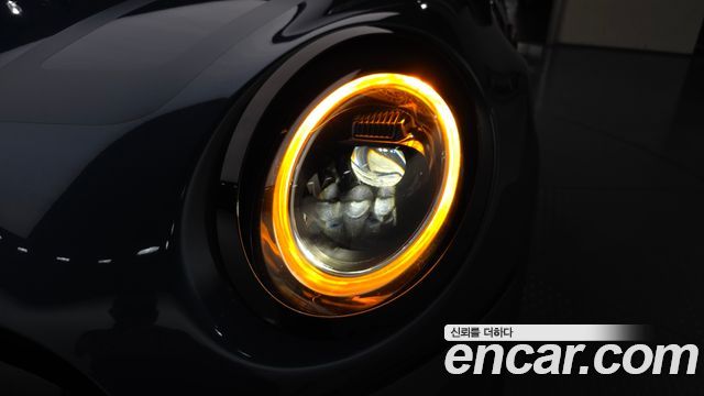 MINI Cooper Electric SE Electric 3rd 2022 — фото 28