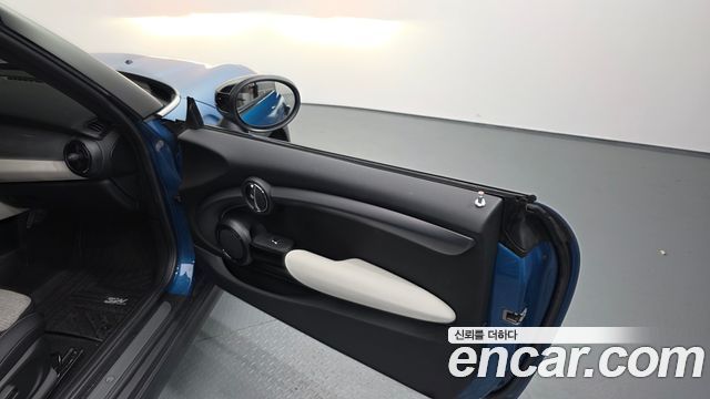 MINI Cooper Electric SE Electric 3rd 2022 — фото 31