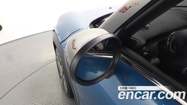MINI Cooper Electric SE Electric 3rd 2022 — фото 37