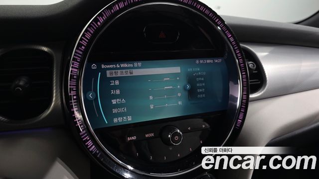 MINI Cooper Electric SE Electric 3rd 2022 — фото 40