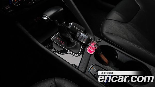 Kia Niro Prestige 2017 — фото 9