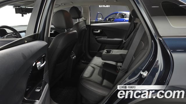 Kia Niro Prestige 2017 — фото 15