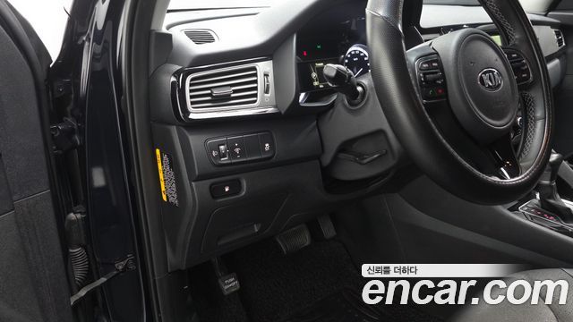 Kia Niro Prestige 2017 — фото 17