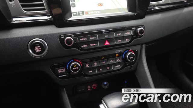 Kia Niro Prestige 2017 — фото 21