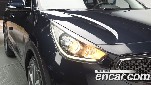 Kia Niro Prestige 2017 — фото 28