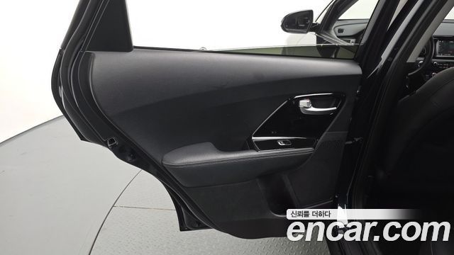 Kia Niro Prestige 2017 — фото 31