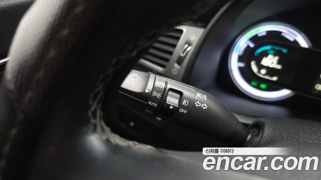 Kia Niro Prestige 2017 — фото 33