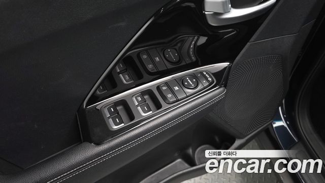 Kia Niro Prestige 2017 — фото 34