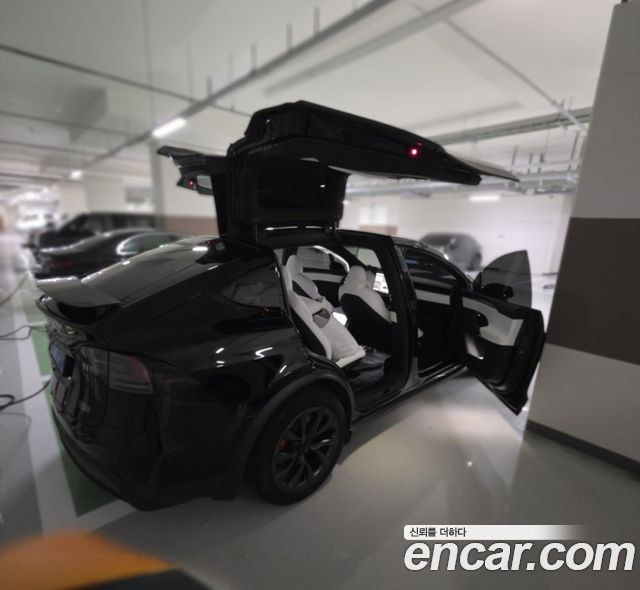Tesla Model X Plaid 2023 — фото 2