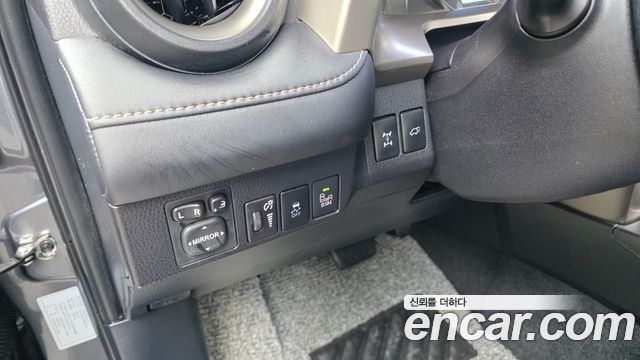 Toyota RAV4 2.5 4WD 4th 2015 — фото 14